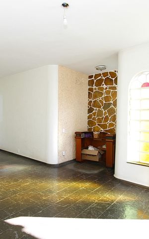 Casa à venda com 300m², 5 quartos e 2 vagasSala