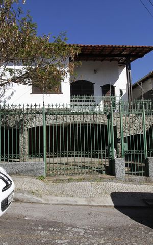 Casa à venda com 300m², 5 quartos e 2 vagasFachada