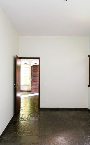 Casa à venda com 300m², 5 quartos e 2 vagasQuarto 1