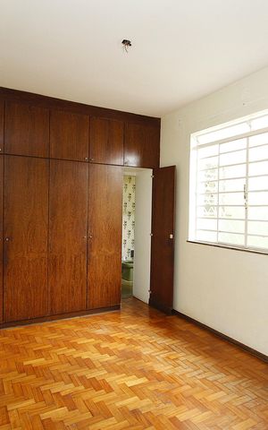 Casa à venda com 300m², 5 quartos e 2 vagasSuíte