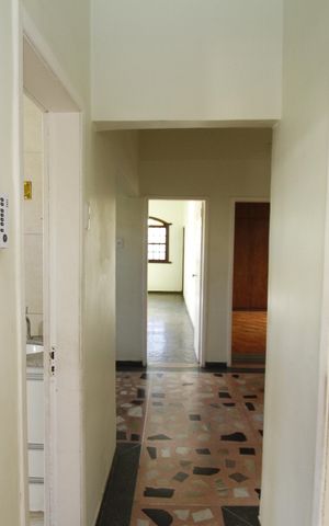 Casa à venda com 300m², 5 quartos e 2 vagasCorredor