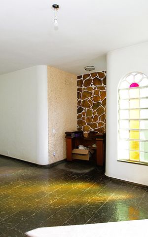 Casa à venda com 300m², 5 quartos e 2 vagasSala