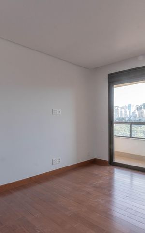Apartamento à venda com 377m², 4 quartos e 4 vagas Apartamento à venda com 377m², 4 quartos e 4 vagasSuíte 4