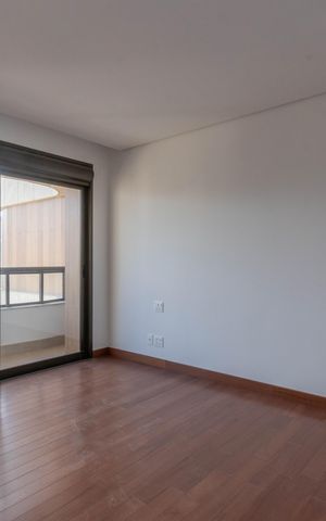 Apartamento à venda com 377m², 4 quartos e 4 vagas Apartamento à venda com 377m², 4 quartos e 4 vagasSuíte 4