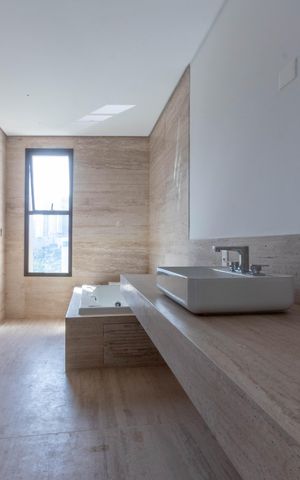Apartamento à venda com 377m², 4 quartos e 4 vagas Apartamento à venda com 377m², 4 quartos e 4 vagasBanheiro da Suíte 1