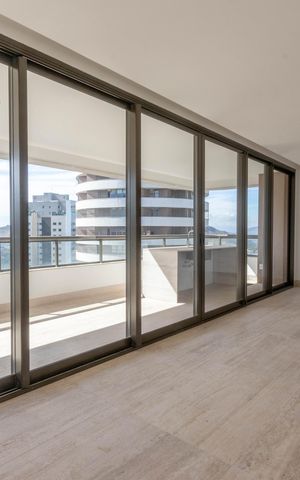 Apartamento à venda com 377m², 4 quartos e 4 vagas Apartamento à venda com 377m², 4 quartos e 4 vagasSala