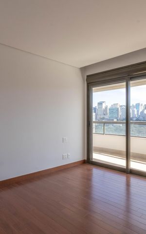 Apartamento à venda com 377m², 4 quartos e 4 vagas Apartamento à venda com 377m², 4 quartos e 4 vagasSuíte 4