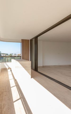 Apartamento à venda com 377m², 4 quartos e 4 vagas Apartamento à venda com 377m², 4 quartos e 4 vagasVaranda