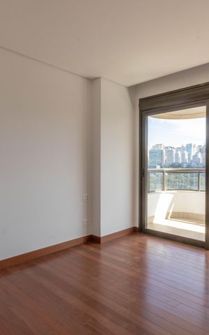 Apartamento à venda com 377m², 4 quartos e 4 vagas Apartamento à venda com 377m², 4 quartos e 4 vagasSuíte 4