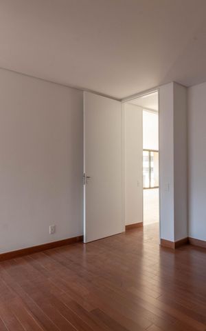 Apartamento à venda com 377m², 4 quartos e 4 vagas Apartamento à venda com 377m², 4 quartos e 4 vagasSuíte 3