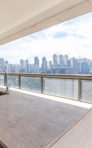 Apartamento à venda com 377m², 4 quartos e 4 vagas Apartamento à venda com 377m², 4 quartos e 4 vagasVaranda