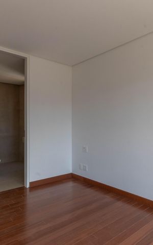 Apartamento à venda com 377m², 4 quartos e 4 vagas Apartamento à venda com 377m², 4 quartos e 4 vagasSuíte 1