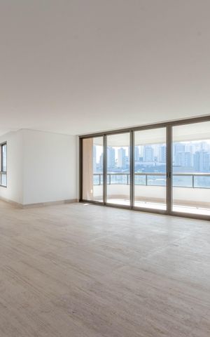 Apartamento à venda com 377m², 4 quartos e 4 vagas Apartamento à venda com 377m², 4 quartos e 4 vagasSala