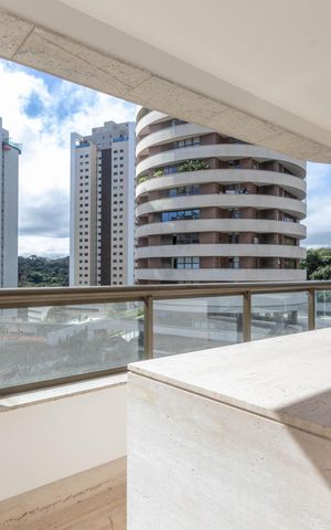 Apartamento à venda com 377m², 4 quartos e 4 vagas Apartamento à venda com 377m², 4 quartos e 4 vagasVaranda