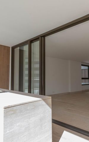 Apartamento à venda com 377m², 4 quartos e 4 vagas Apartamento à venda com 377m², 4 quartos e 4 vagasVaranda