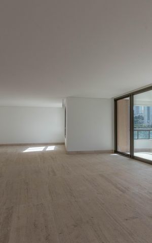 Apartamento à venda com 377m², 4 quartos e 4 vagas Apartamento à venda com 377m², 4 quartos e 4 vagasSala