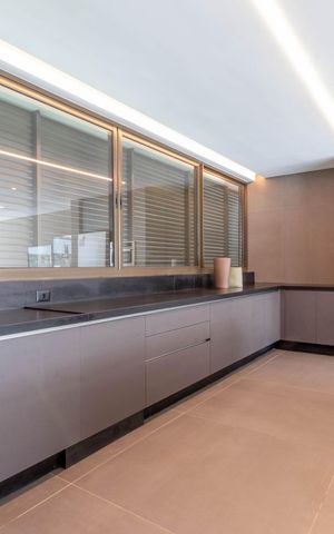 Apartamento à venda com 377m², 4 quartos e 4 vagas Apartamento à venda com 377m², 4 quartos e 4 vagasÁrea gourmet