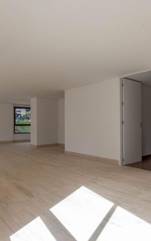 Apartamento à venda com 377m², 4 quartos e 4 vagas Apartamento à venda com 377m², 4 quartos e 4 vagasSala