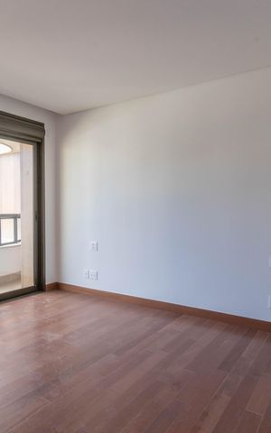 Apartamento à venda com 377m², 4 quartos e 4 vagas Apartamento à venda com 377m², 4 quartos e 4 vagasQuarto 4