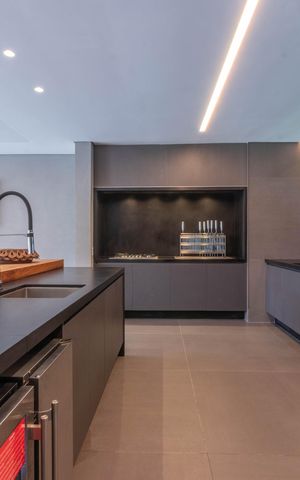 Apartamento à venda com 377m², 4 quartos e 4 vagas Apartamento à venda com 377m², 4 quartos e 4 vagasÁrea gourmet