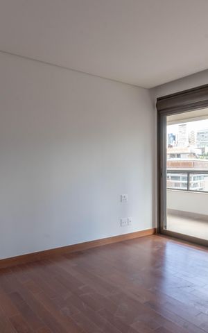 Apartamento à venda com 377m², 4 quartos e 4 vagas Apartamento à venda com 377m², 4 quartos e 4 vagasQuarto 4