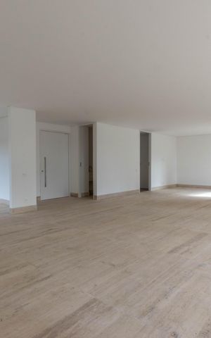Apartamento à venda com 377m², 4 quartos e 4 vagas Apartamento à venda com 377m², 4 quartos e 4 vagasSala