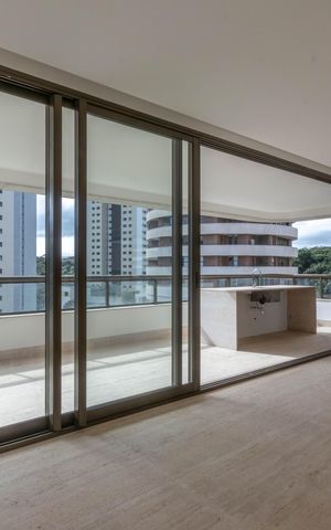 Apartamento à venda com 377m², 4 quartos e 4 vagas Apartamento à venda com 377m², 4 quartos e 4 vagasSala