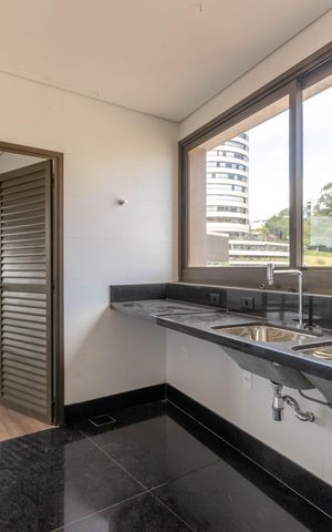 Apartamento à venda com 377m², 4 quartos e 4 vagas Apartamento à venda com 377m², 4 quartos e 4 vagasCozinha