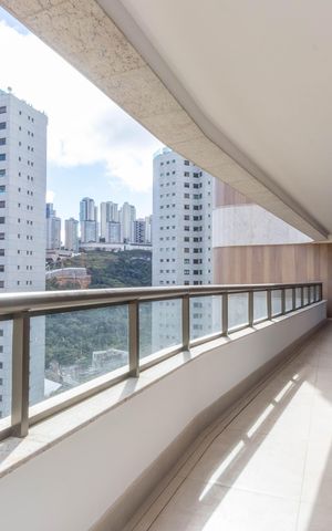 Apartamento à venda com 377m², 4 quartos e 4 vagas Apartamento à venda com 377m², 4 quartos e 4 vagasVaranda