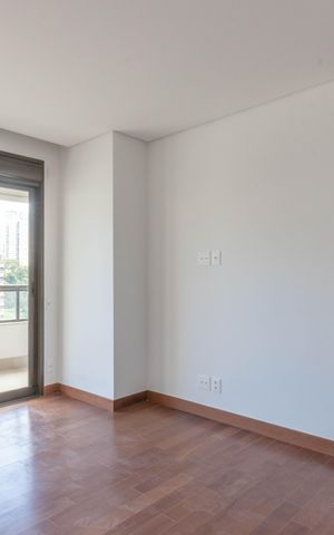 Apartamento à venda com 377m², 4 quartos e 4 vagas Apartamento à venda com 377m², 4 quartos e 4 vagasQuarto 4