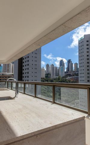 Apartamento à venda com 377m², 4 quartos e 4 vagas Apartamento à venda com 377m², 4 quartos e 4 vagasVaranda