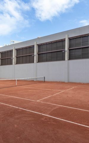 Apartamento à venda com 377m², 4 quartos e 4 vagas Apartamento à venda com 377m², 4 quartos e 4 vagasQuadra de esportes