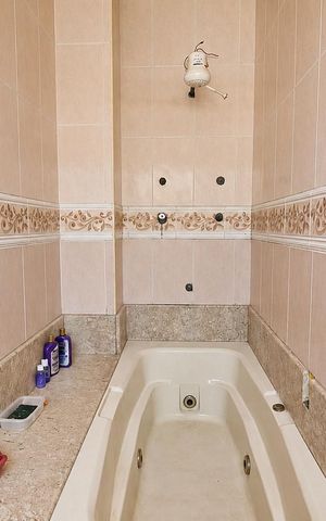 Casa à venda com 900m², 4 quartos e 4 vagas Casa à venda com 900m², 4 quartos e 4 vagasBanheiro