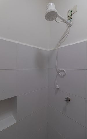 Casa para alugar com 100m², 2 quartos e 2 vagas Casa para alugar com 100m², 2 quartos e 2 vagasBanheiro