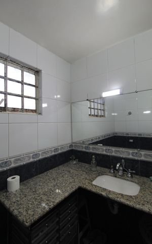 Casa à venda com 180m², 3 quartos e 4 vagasBanheiro Social