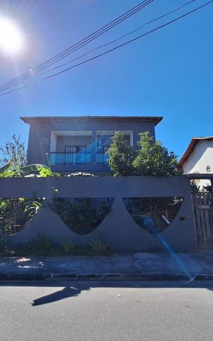 Casa à venda com 215m², 5 quartos e 2 vagas Casa à venda com 215m², 5 quartos e 2 vagasFachada