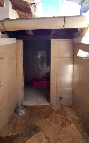 Casa à venda com 350m², 4 quartos e 3 vagas Casa à venda com 350m², 4 quartos e 3 vagasCanil