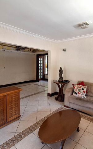 Casa à venda com 350m², 4 quartos e 3 vagas Casa à venda com 350m², 4 quartos e 3 vagasSala 1