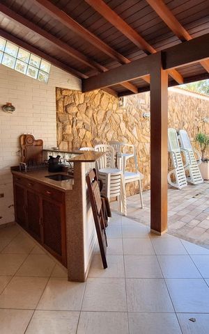 Casa à venda com 350m², 4 quartos e 3 vagas Casa à venda com 350m², 4 quartos e 3 vagasQuintal