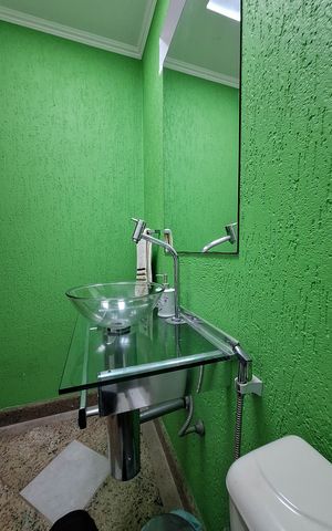 Casa à venda com 350m², 4 quartos e 3 vagas Casa à venda com 350m², 4 quartos e 3 vagasLavabo