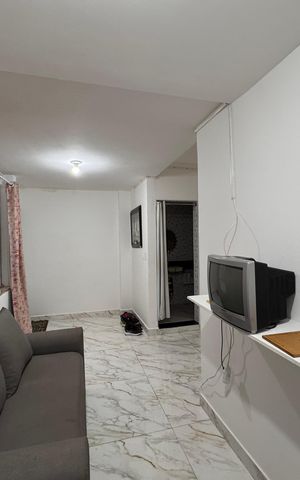 Casa à venda com 29m², 2 quartos e sem vaga Casa à venda com 29m², 2 quartos e sem vagaSala
