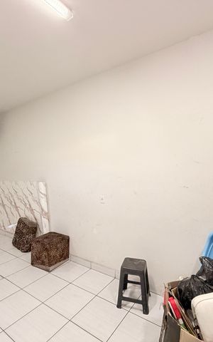 Casa à venda com 109m², 3 quartos e 3 vagasSalão ao lado com banheiro