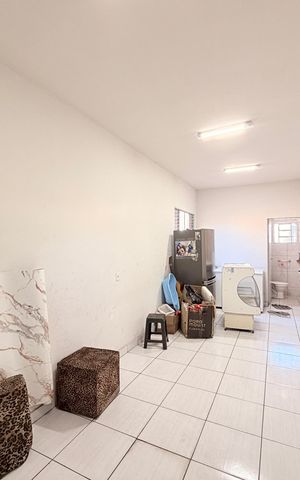 Casa à venda com 109m², 3 quartos e 3 vagasSalão ao lado com banheiro