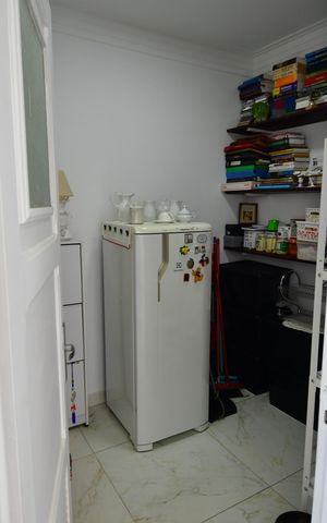 Apartamento à venda com 156m², 3 quartos e sem vagaÁrea de Serviço - Despensa