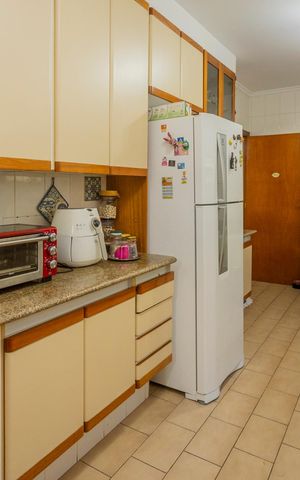 Casa para alugar com 790m², 4 quartos e 7 vagasCozinha