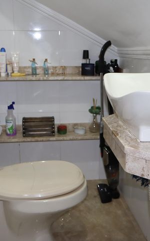 Casa à venda com 85m², 2 quartos e 2 vagasLavabo