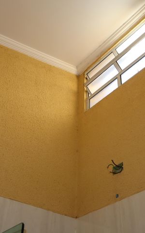 Casa à venda com 85m², 2 quartos e 2 vagasBanheiro suíte 1
