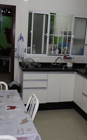 Casa à venda com 85m², 2 quartos e 2 vagasCozinha