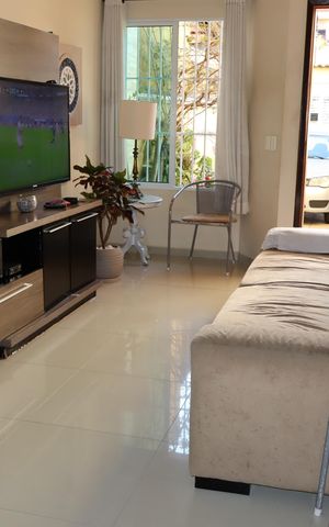 Casa à venda com 85m², 2 quartos e 2 vagasSala