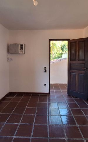 Casa à venda com 311m², 5 quartos e 3 vagas Casa à venda com 311m², 5 quartos e 3 vagasQuarto 2